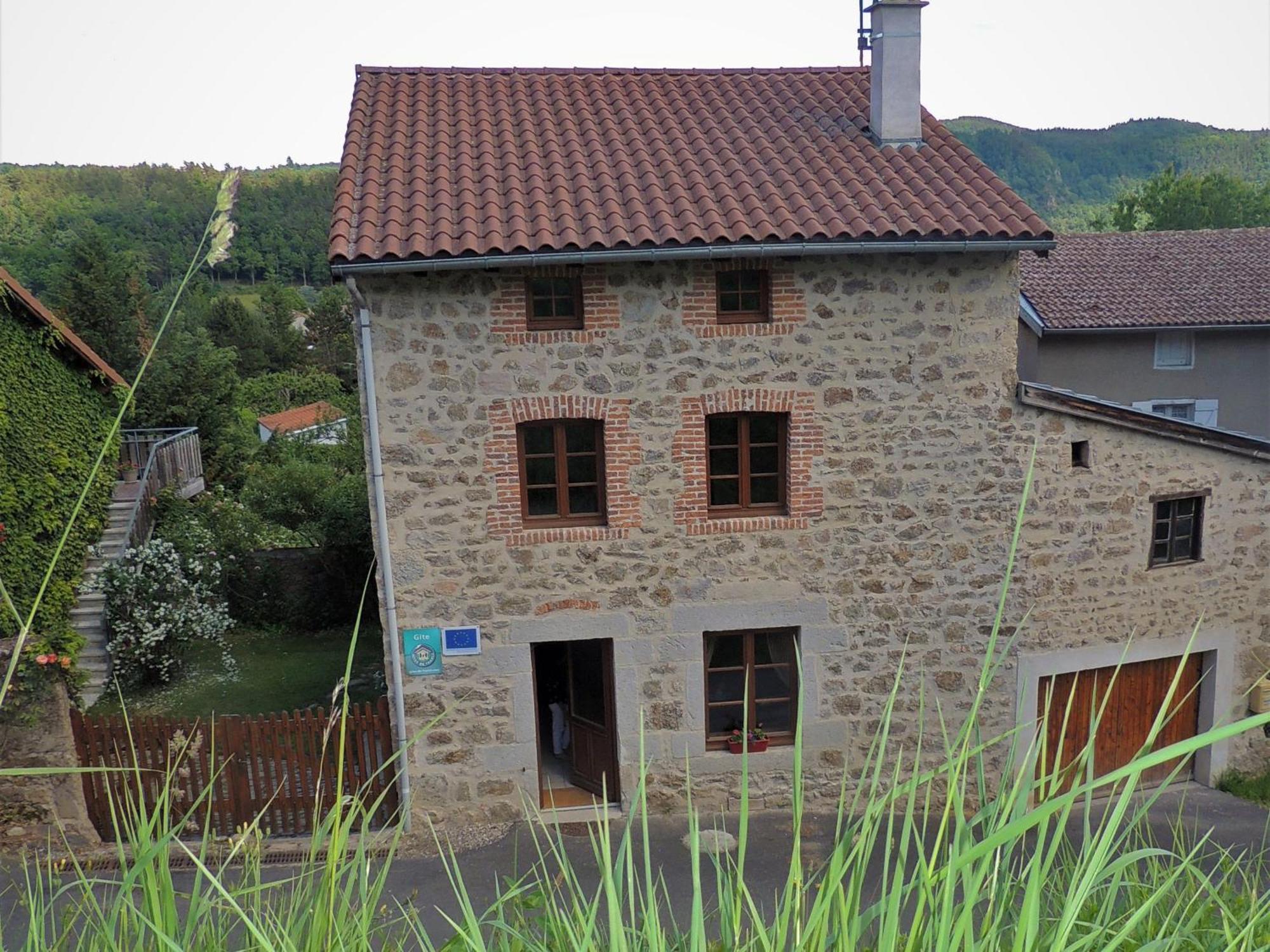 Charmante Maison De Ferme Avec Cour Fermee, Proche Loisirs Et Nature - Fr-1-582-191 Villa Aurec-Sur-Loire Exteriör bild